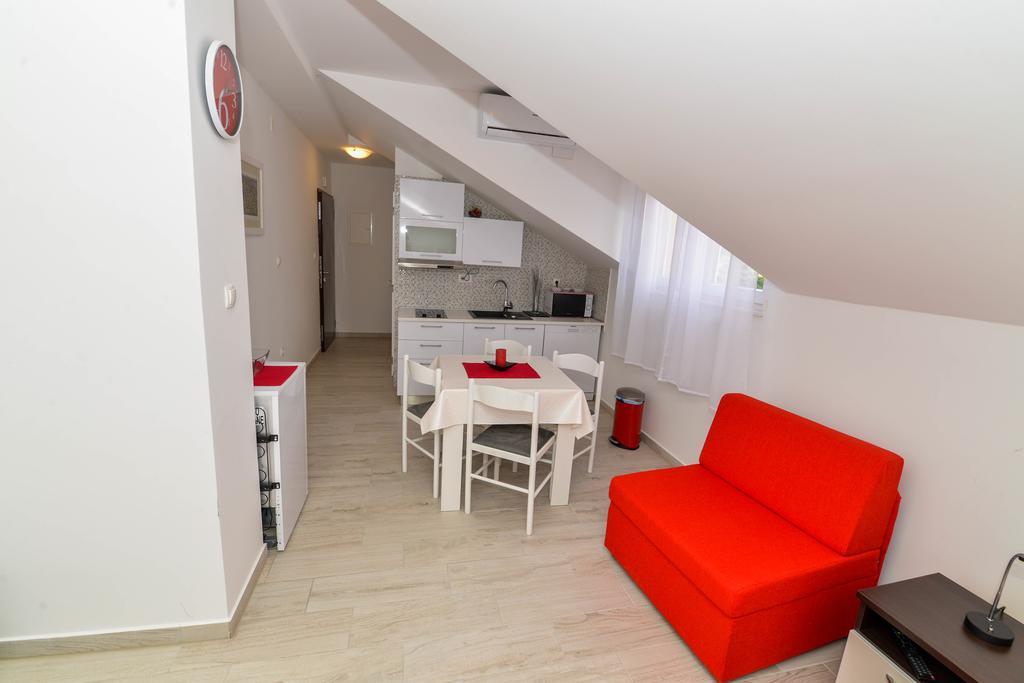 Apartment Arta *