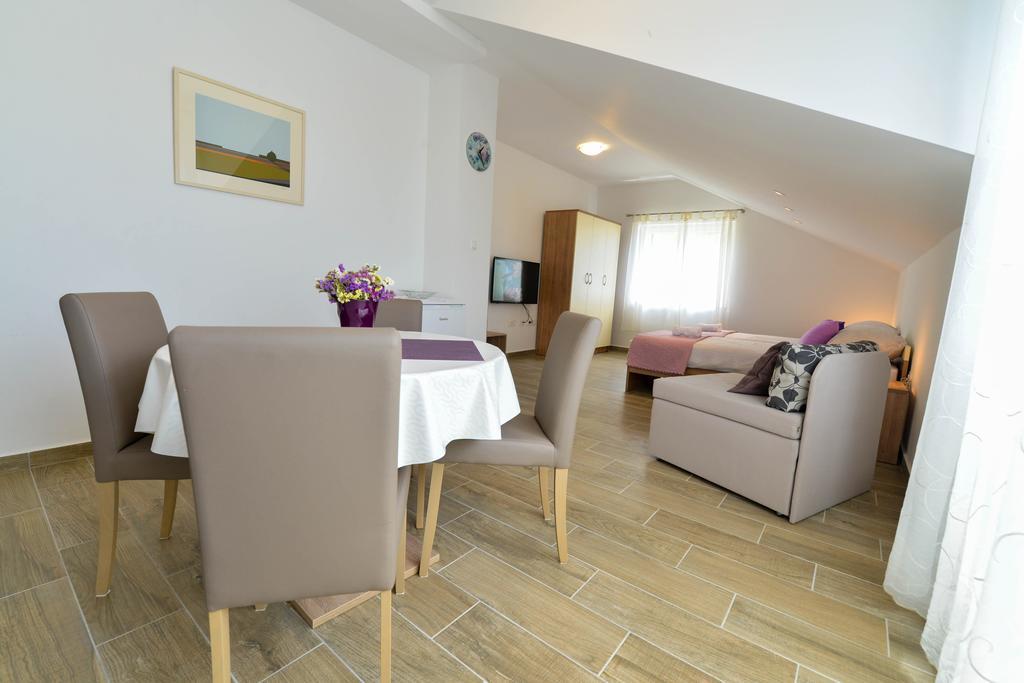 Apartment Arta